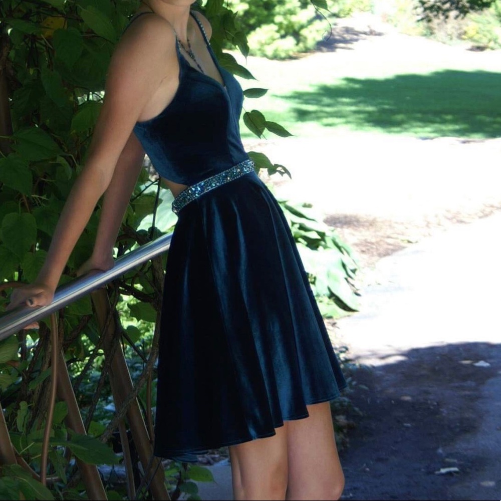 size 0-2 alyce paris homecoming dress